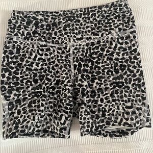 OUTDOOR VOICES MOVE FREE SHORT